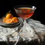 Corpse Reviver No.1 med brandy, calvados, söt vermouth & orange bitters