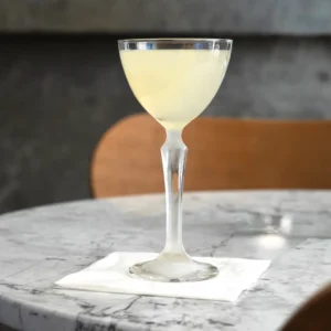 Bee´s Knee´s med Lydén Dry Gin, citron, honung & saltlösning