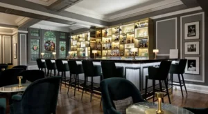 Donovan Bar