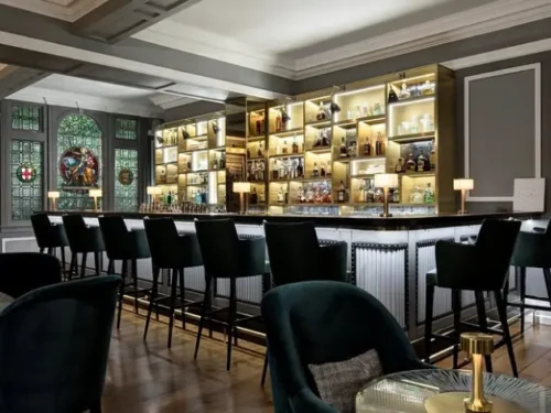 Donovan Bar