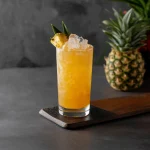 Polynesian Paralysis med bouerbon, ananasjuice, apelsinjuice, citronjuice, orgeat & sockerlag