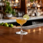 Larchmont med ljus rom, Grand Marnier, limejuice & sockerlag