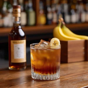 Bananarac med rye whisky, cognac, bananlikör, absinthe, råsockerlag & angostura bitters
