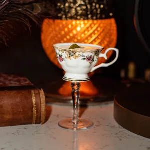 Lady Eucalyptus med gin, limejuice, cointreau, eucalyptus cordial & äggvita