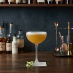 Industry Sour med grön chartreuse, fernet, limejuice & sockerlag