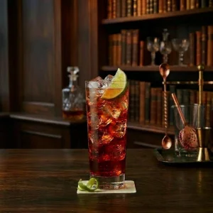 Upgraded Ranch Water med tequila, söt vermouth, limejuice & soda