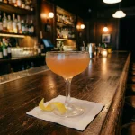Avion de Papel med tequila, amaro, aperol & citronjuice
