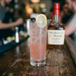 Bourbon Azalea med bourbon, lemonad & grenadine