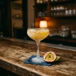 Passion Fruit Margarita med tequila, passionsfrukt, triple sec, limejuice & agave