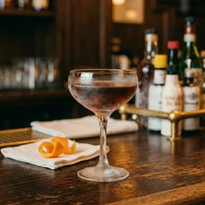 The Slope med rye, punt e mes, apricot brandy & aromatiska bitter