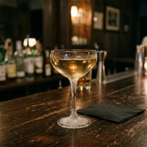 Amaryllis med gin, torr vermouth, apricot brandy & orange bittersw