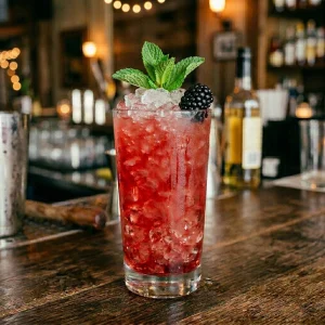 Berry Caipirinha ed cachaca, lime, hallon, björnbär, blåbär, jordgubbar & sockerlag