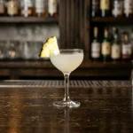 Inca med gin, fino sherry, torr vermouth, orgeat & orange bitters