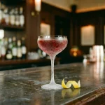 Heavy Handed med söt vermouth, campari, absinthe, chokladbitters & prosecco