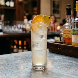Coconut Water Highball med rom & kokosvatten
