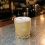 Cold Japanese Noodle med ljus rom, kokoslikör, ananasjuice, limejuice, gurka & sesamolja
