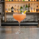 Jasmine med gin, cointreau, campari & citronjuice