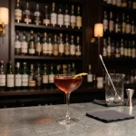 Blackthorn med irländsk whiskey, söt vermouth, absinthe & angostura bitters