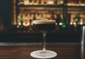 espresso martini med vodka, kaffelikör, espresso