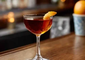 Martinez med gin, söt vermouth, maraschino & orange bitters