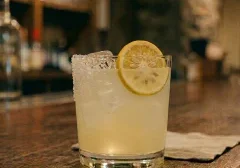 Yuzu Margarita med tequila, cointreau. yuzu & agave